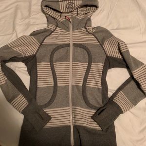 Lululemon Scuba Hoodie Size 6